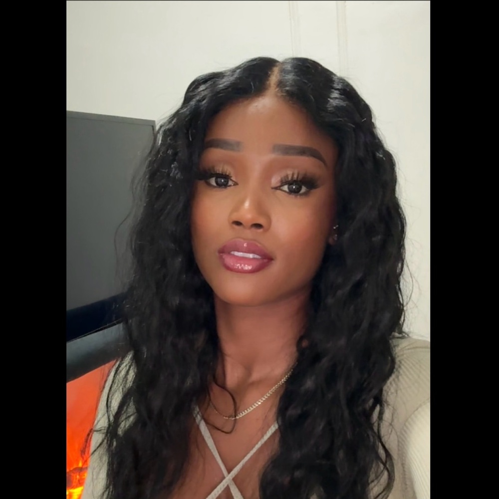 Meet your Posher, Adrianna